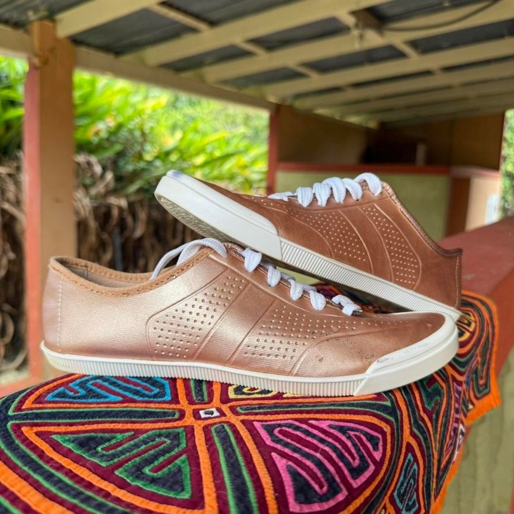 Moleca Vintage Rose Gold Low-Top Sneakers Size 36 BR / 7 US Women